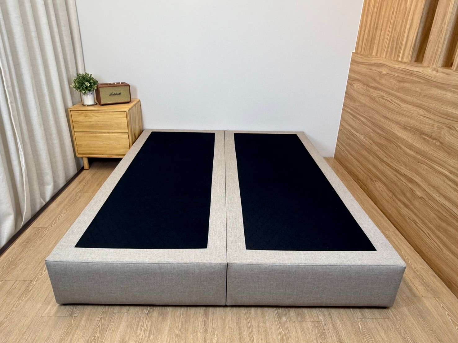 專為獨立筒床墊設計，採用整面式固定床板